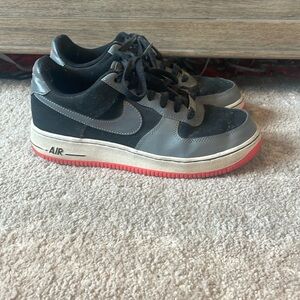 Nike Air Forces Size 7 Y